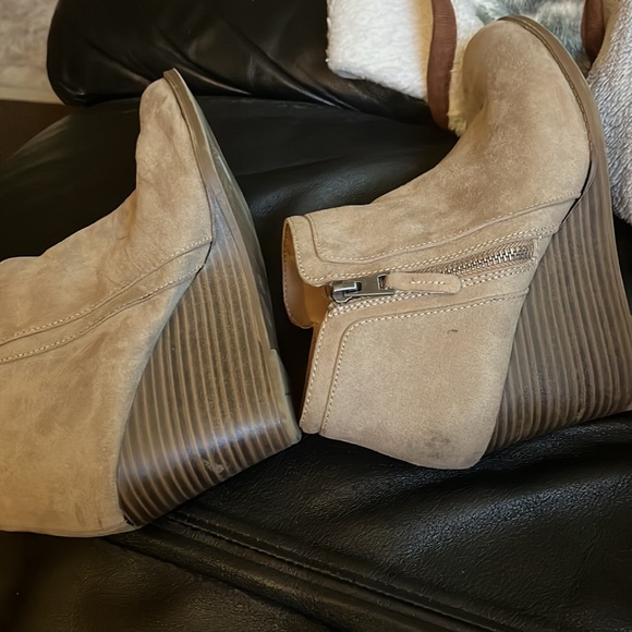 they are brown high heel boots made for special occasions - Picture 3 of 3